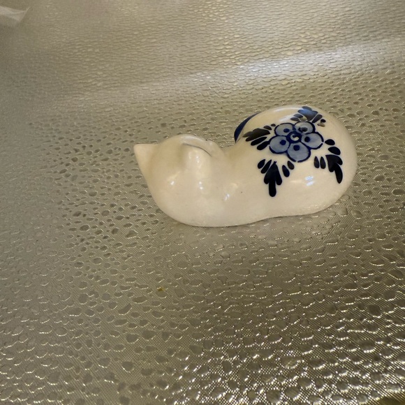 Delft Ceramic Cat Figurine with Blue Floral Design - Picture 3 of 7